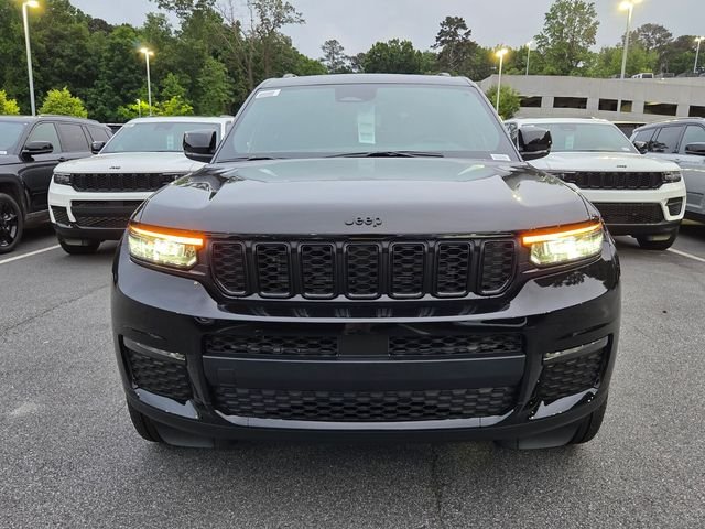 New 2025 Diamond Black Crystal Pearl-Coat Exterior Paint Jeep Limited image 2