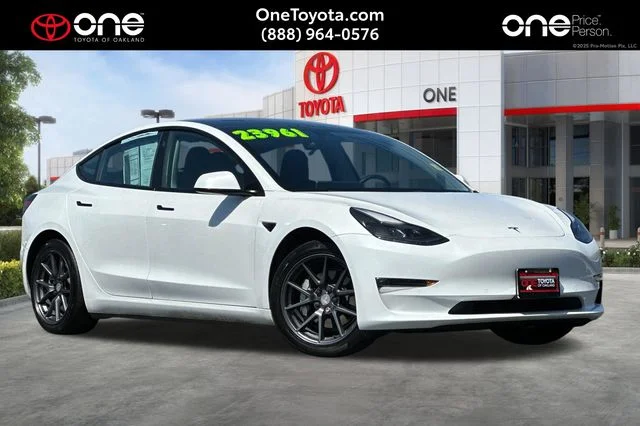 2021 Tesla Model 3 Standard Range Plus's photo