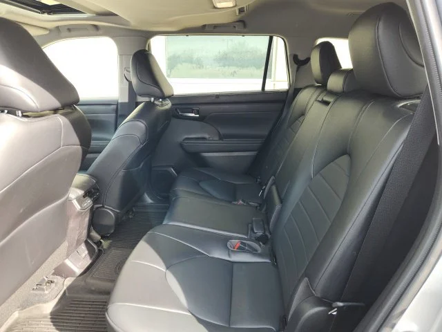 Certified Used 2022 Silver Toyota XLE image 9