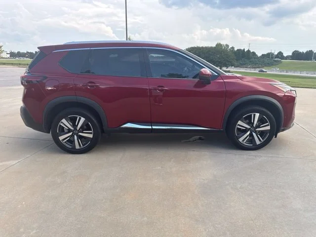 Used 2023 Scarlet Nissan SL image 3
