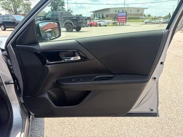 Used 2017 Silver Honda LX image 29
