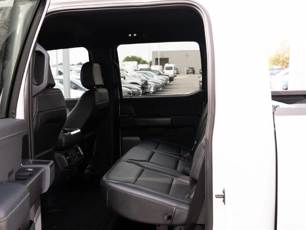 Used 2024 Oxford White Ford XLT image 40