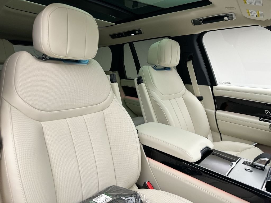 New 2026 Fuji White Land Rover SE image 18