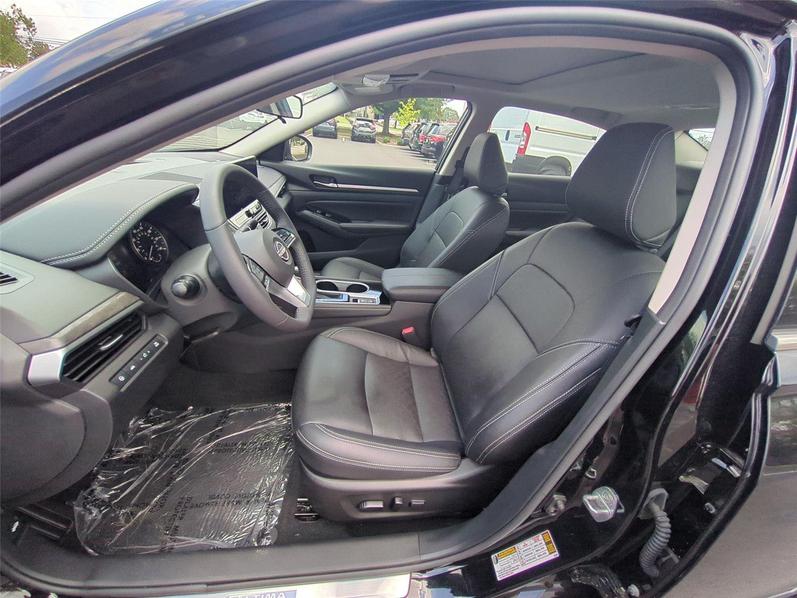 Used 2025 Super Black Nissan SL image 18