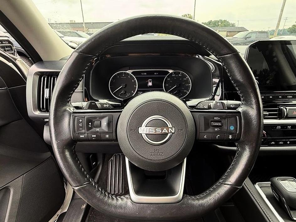 Used 2022 White Nissan SL image 13