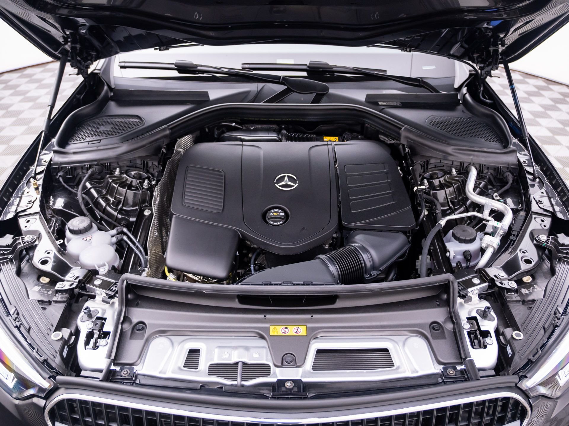 New 2027 Graphite Grey Metallic Mercedes-Benz GLC 300 image 32