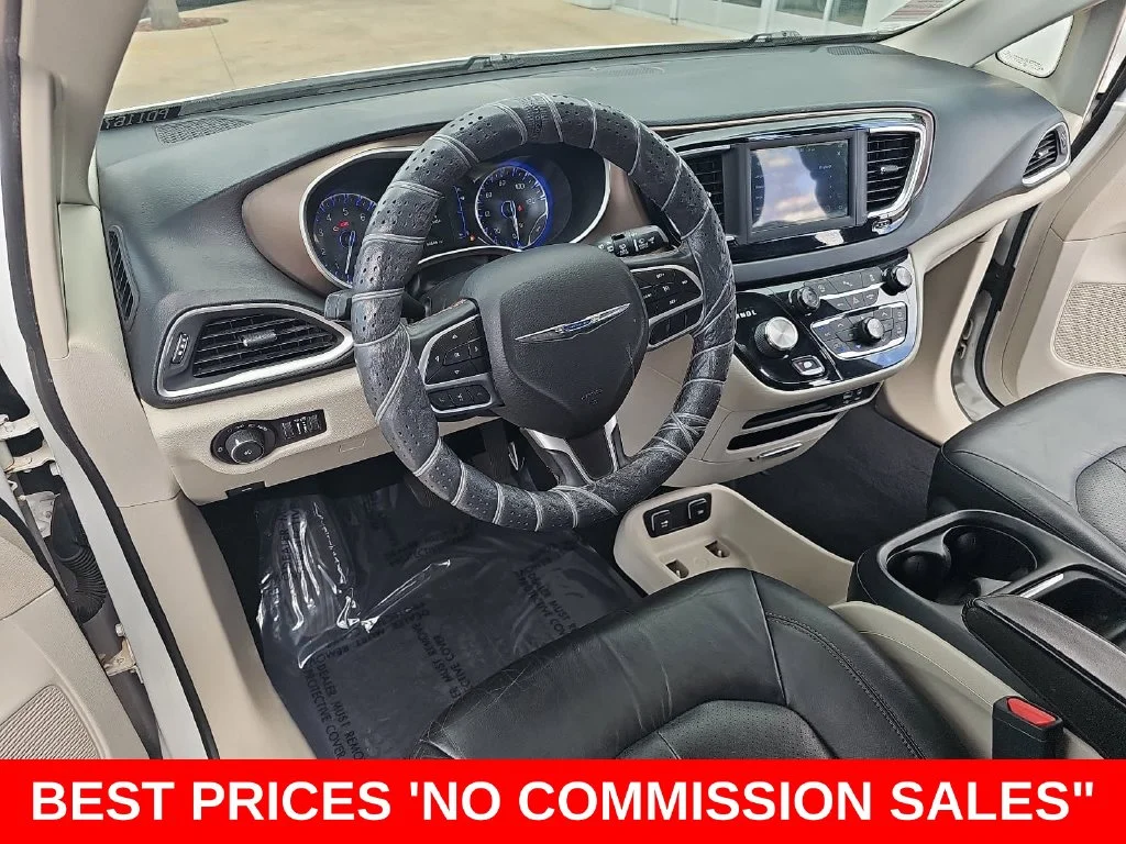 Used 2018 White Chrysler Touring L image 17