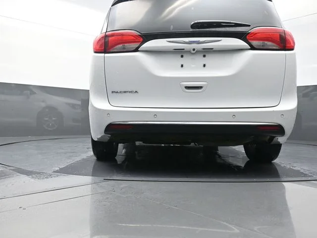 Used 2018 White Chrysler Touring Plus image 34