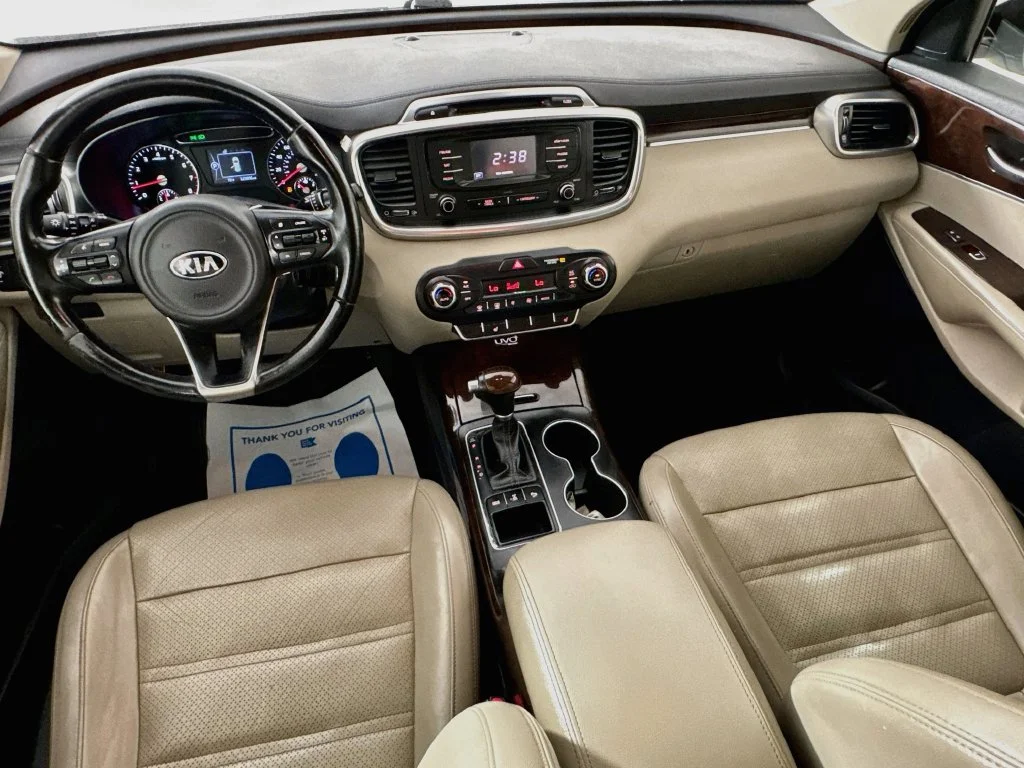 Used 2016 White Kia EX image 26