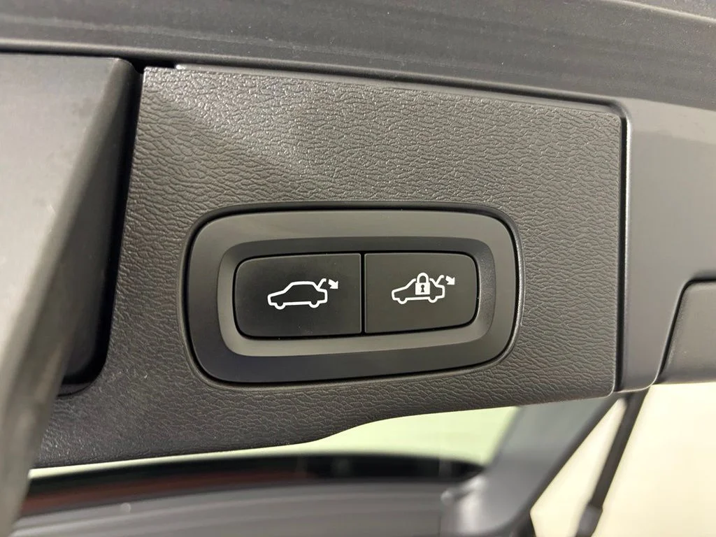 Used 2020 Onyx Black Metallic Volvo T5 Inscription image 36