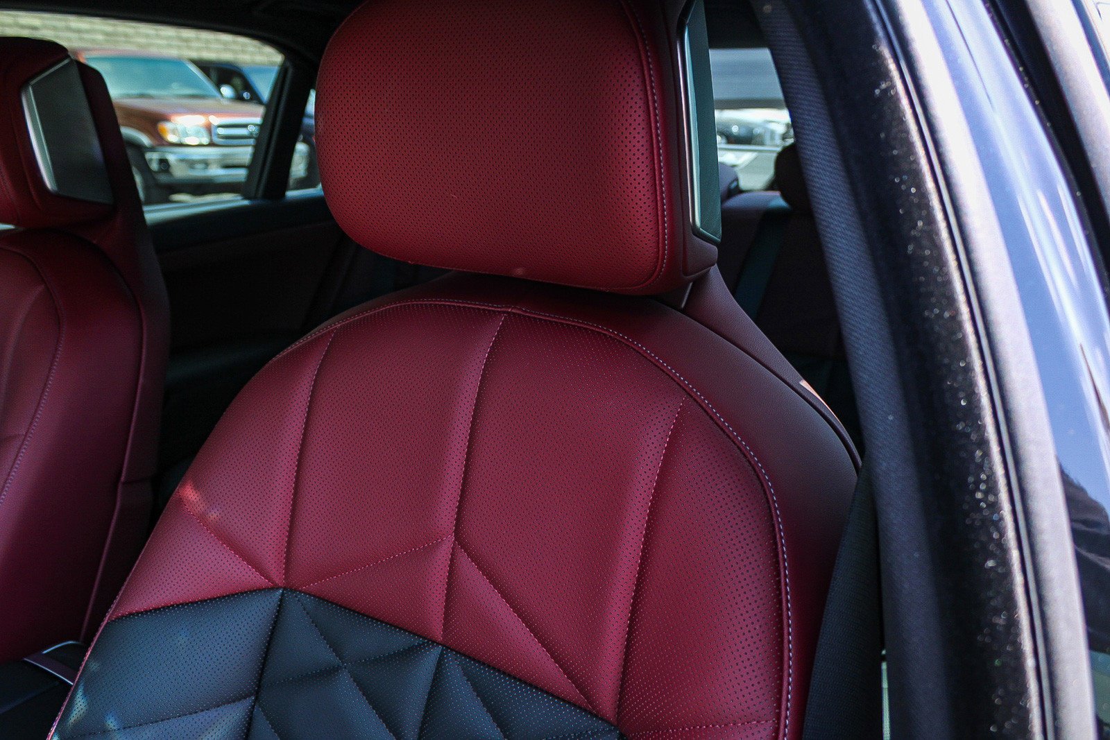 Used 2025 Black Sapphire Metallic BMW 740i image 26