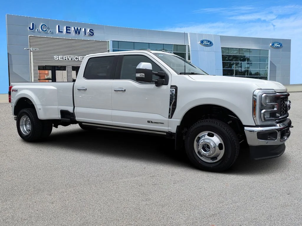 New 2026 Star White Metallic Tri-Coat Ford Lariat image 1