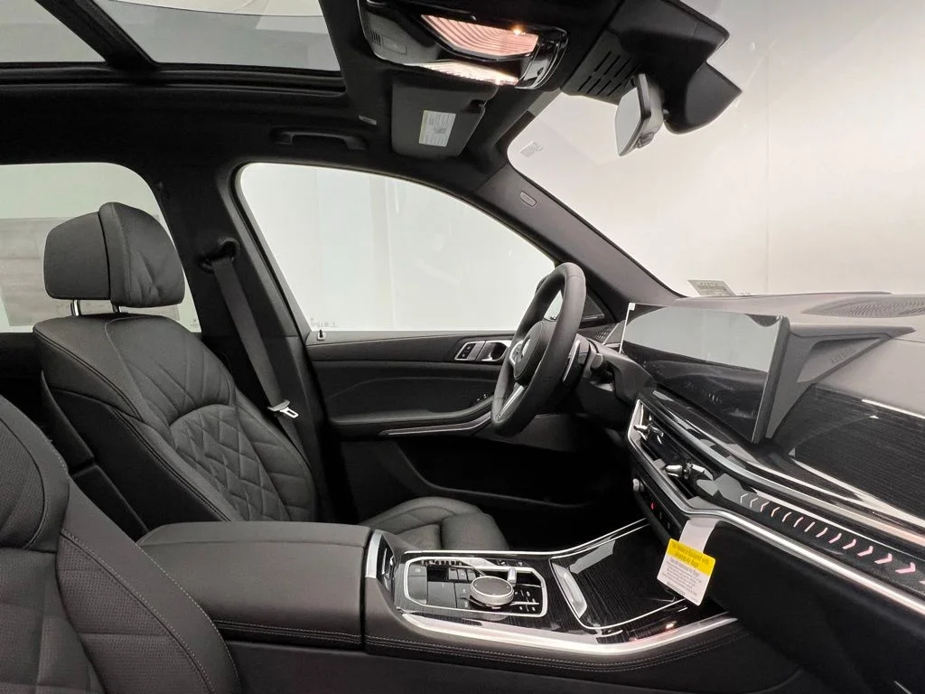 New 2026 Dravit Grey Metallic BMW xDrive40i image 6