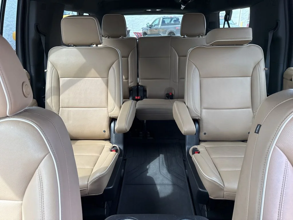 Used 2022 Iridescent Pearl Tricoat Chevrolet Premier image 28