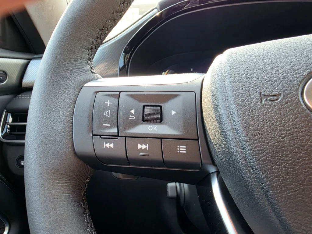 New 2027 RADIANT WHITE INFINITI Luxe AWD image 19
