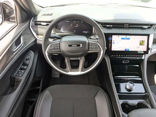 New 2026 Silver Zynith Exterior Paint Jeep Altitude image 15
