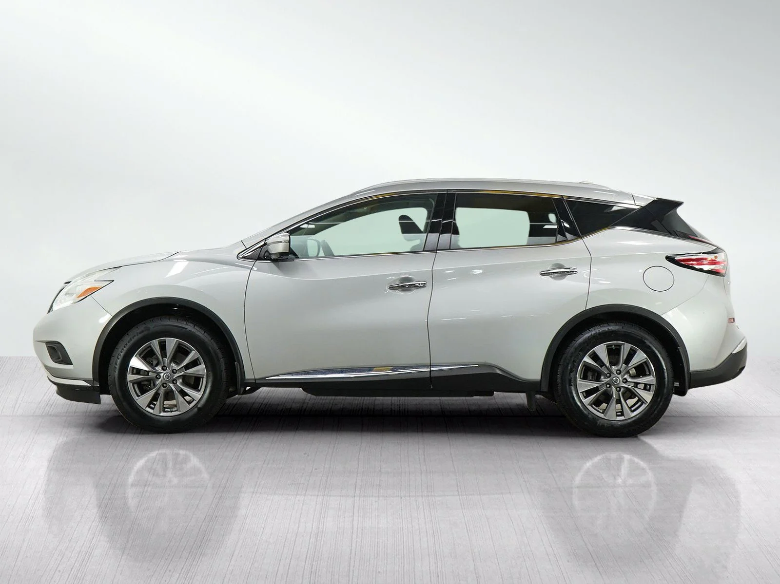 Used 2017 Nissan Murano SL with VIN 5N1AZ2MH8HN195975 for sale in Wayzata, Minnesota