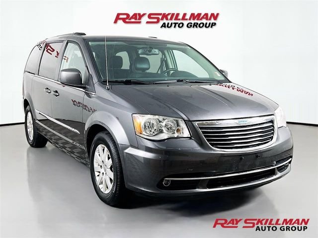 2016 Chrysler Town & Country Touring's photo