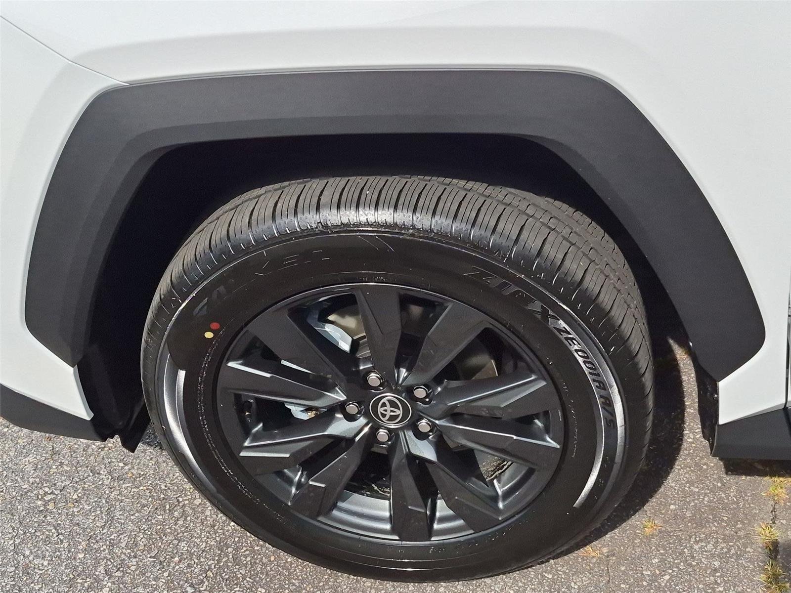New 2026 Ice Cap Toyota XLE Premium image 10
