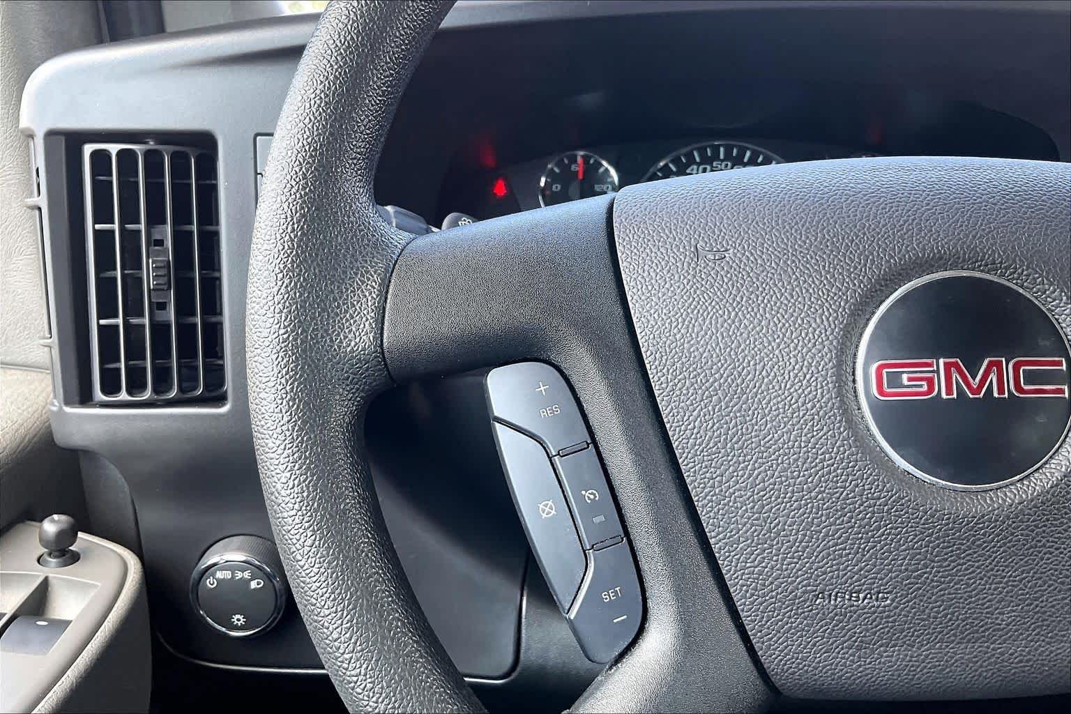 2025 GMC Savana Cargo Work Van - Photo 20