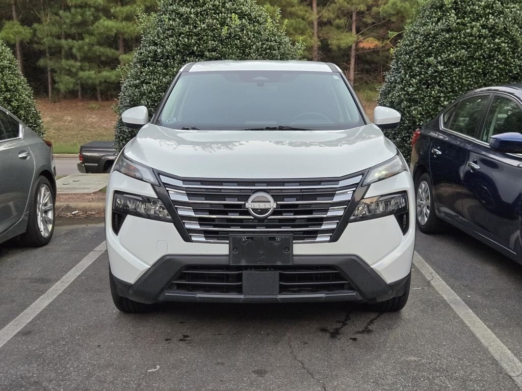 Used 2025 White Nissan SV image 2
