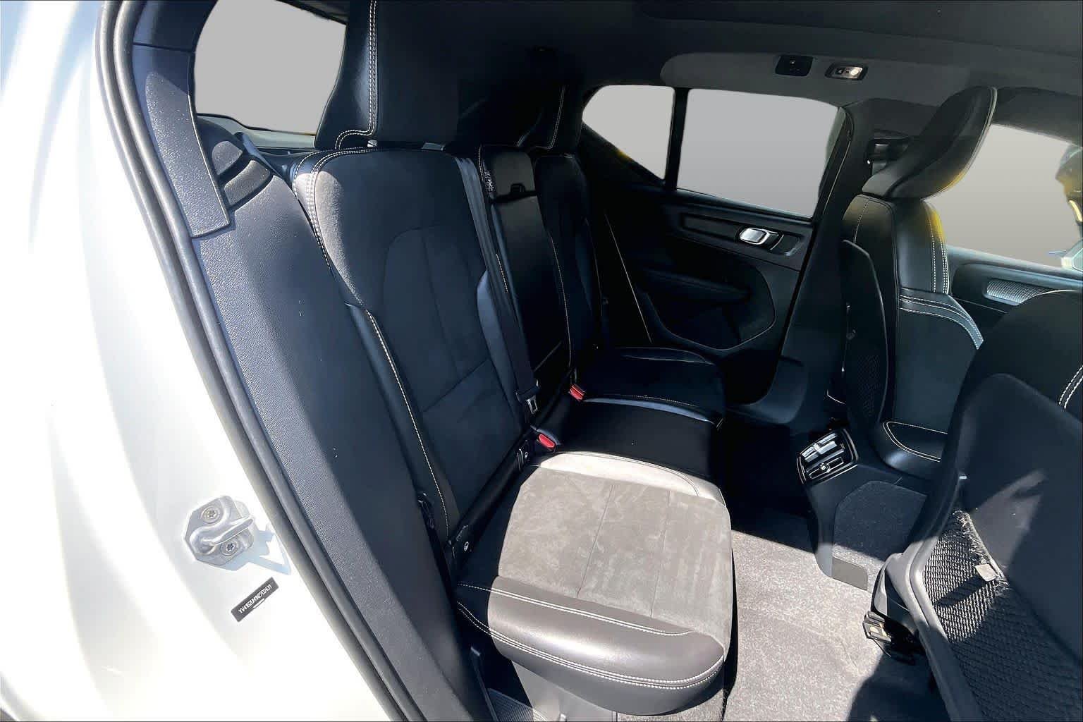 Used 2022 Crystal White Metallic Volvo R-Design image 20