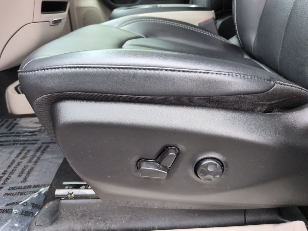 Certified Used 2023 Velvet Chrysler Touring L image 17