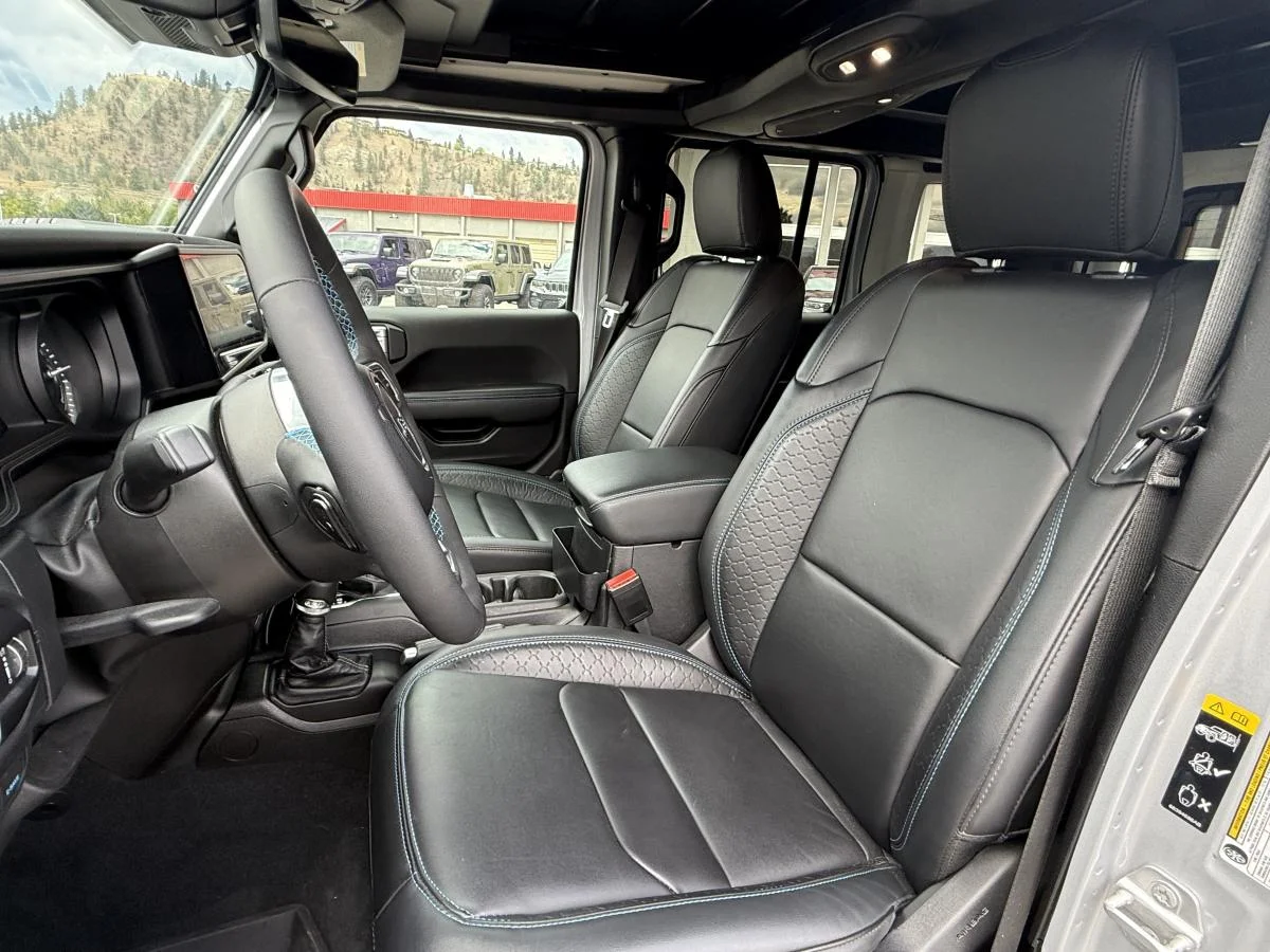 Used 2024 Silver Jeep High Altitude image 12