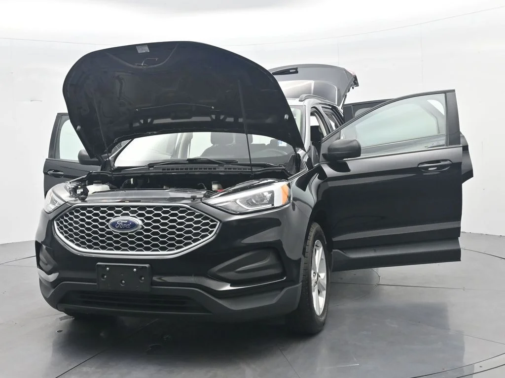 Used 2023 Black Metallic Ford SE image 49