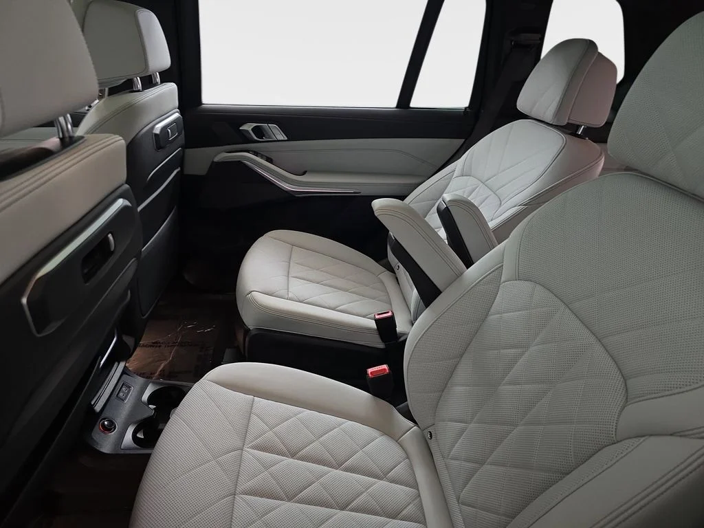 Used 2023 Skyscraper Gray Metallic BMW xDrive40i image 17