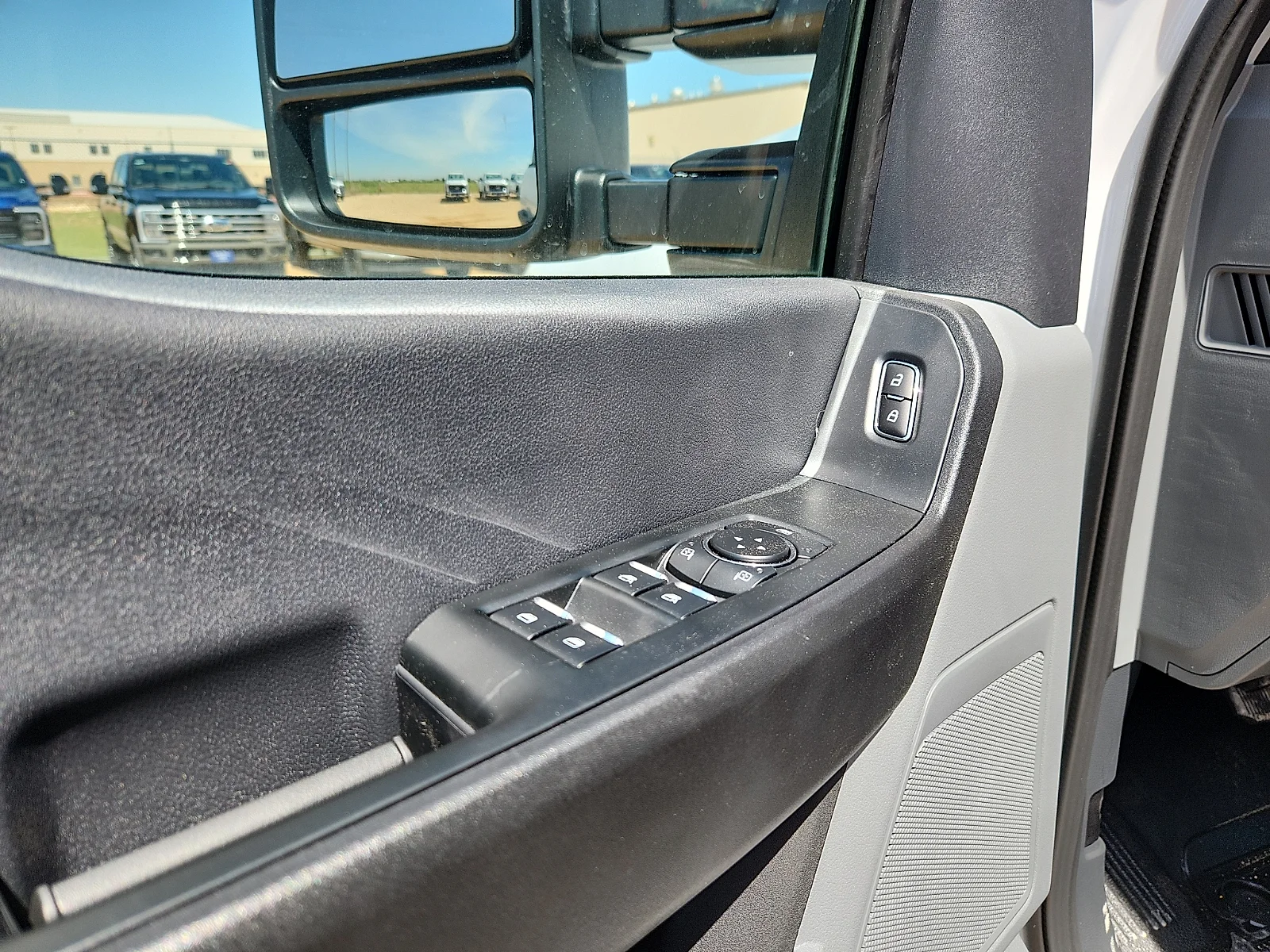 New 2026 Oxford White Ford F-450® XL image 15