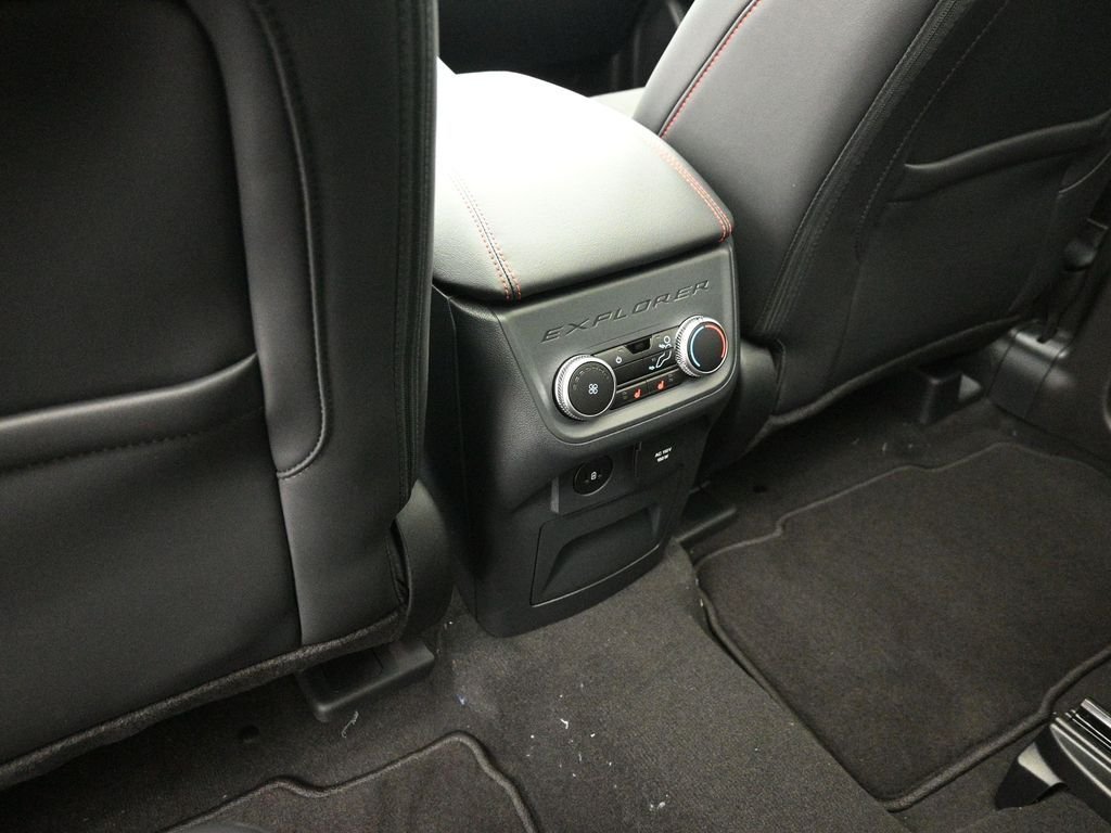 2025 Ford Explorer ST - Photo 24