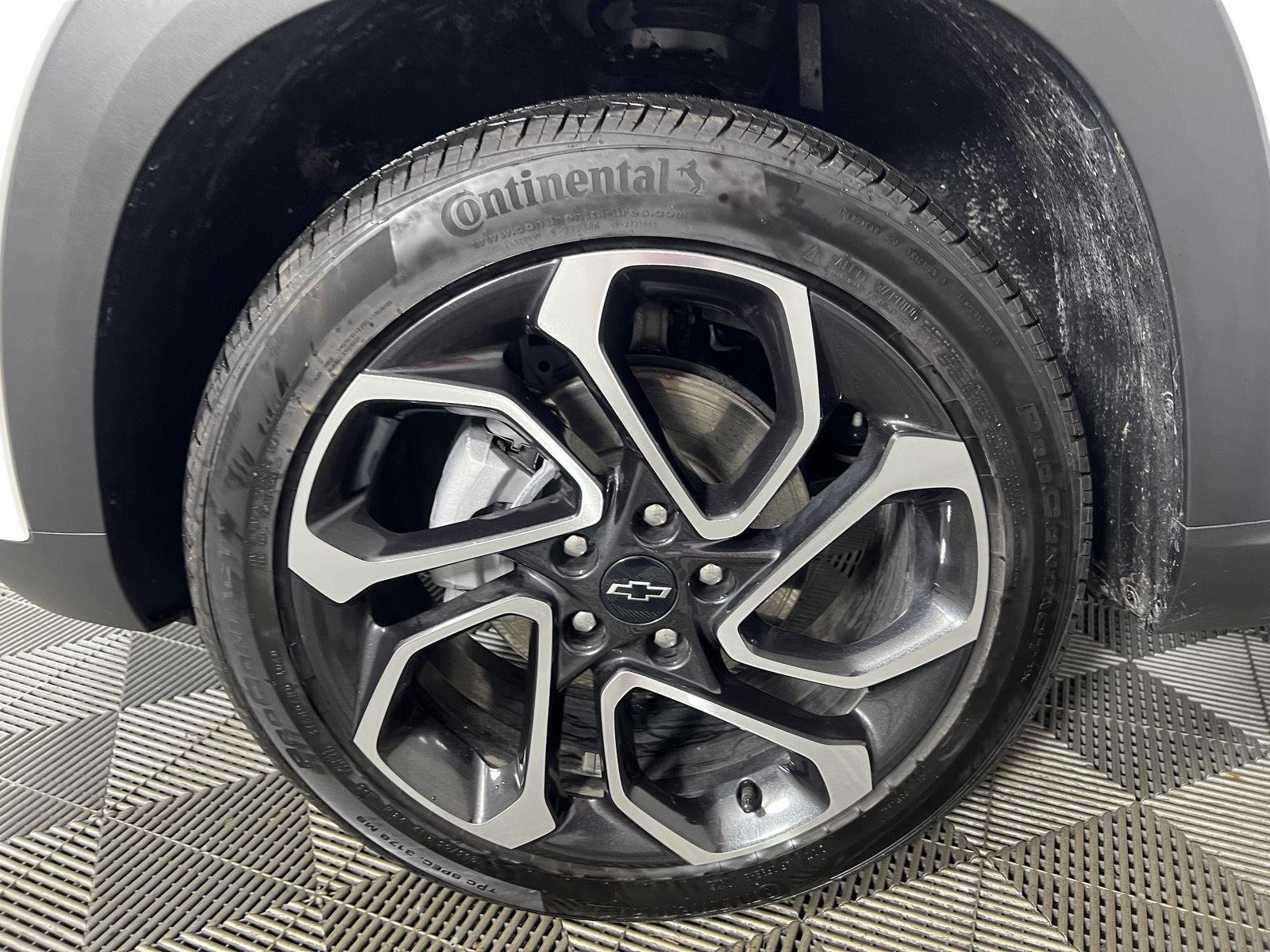 Used 2026 Summit White Chevrolet 2RS image 42