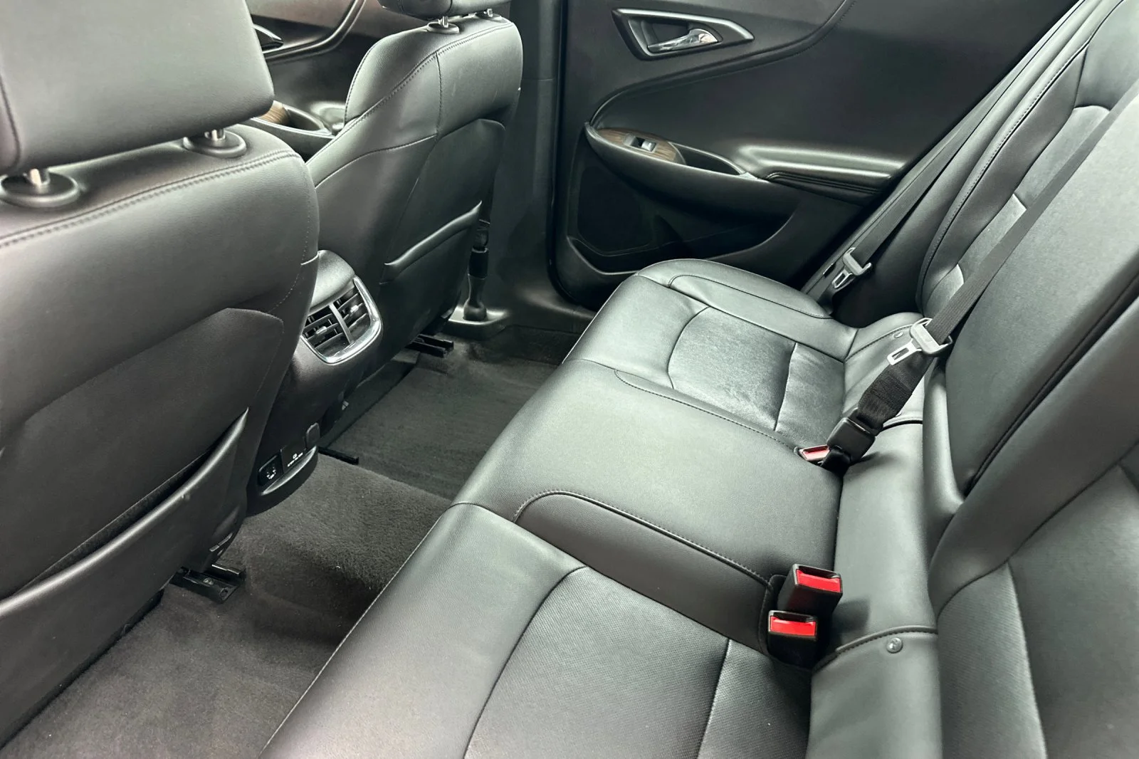 Used 2018 Sandy Ridge Metallic Chevrolet Premier image 12