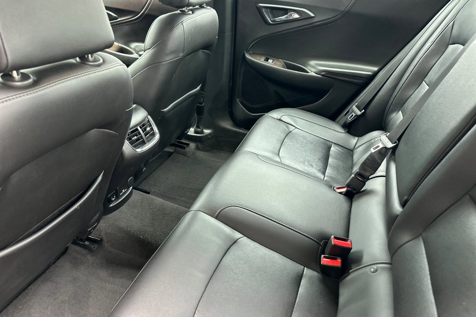 Used 2018 Sandy Ridge Metallic Chevrolet Premier image 12