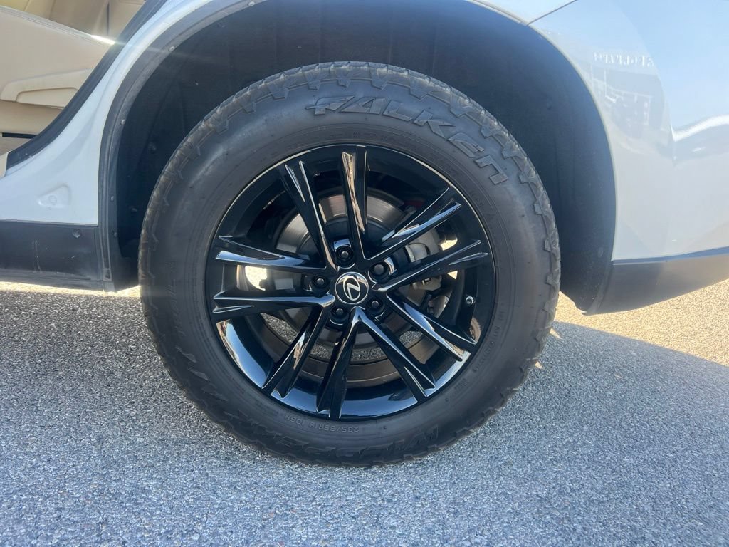 Used 2013 Starfire Pearl Lexus 450h image 16