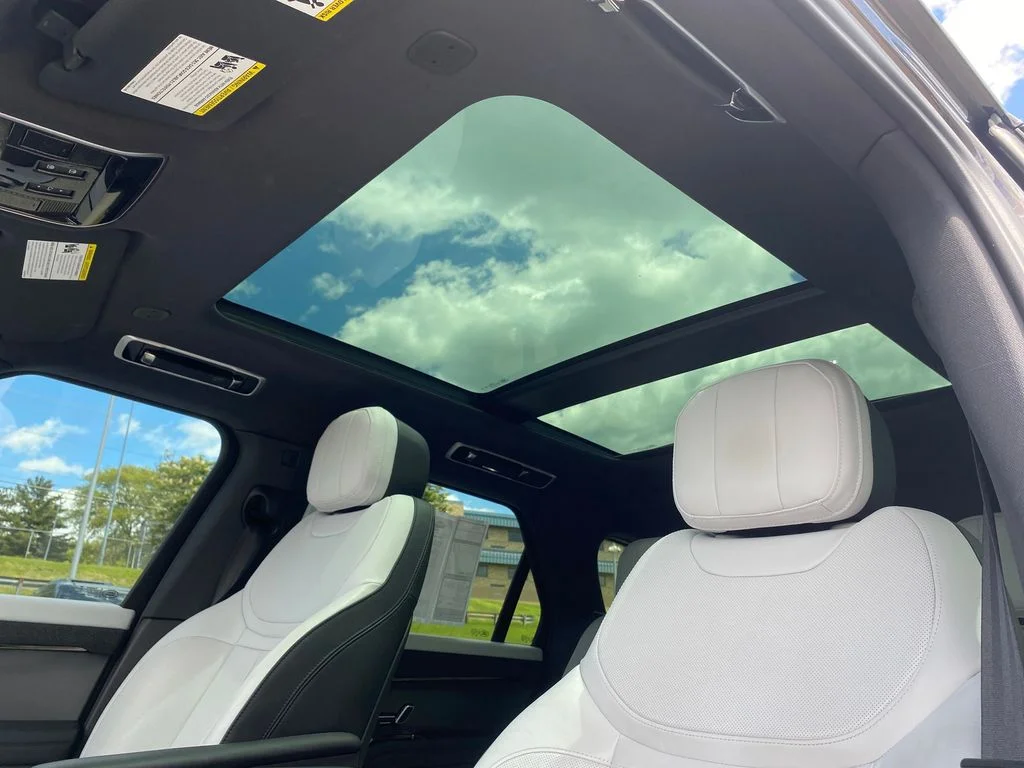 Used 2023 Gray Land Rover SE Dynamic image 21