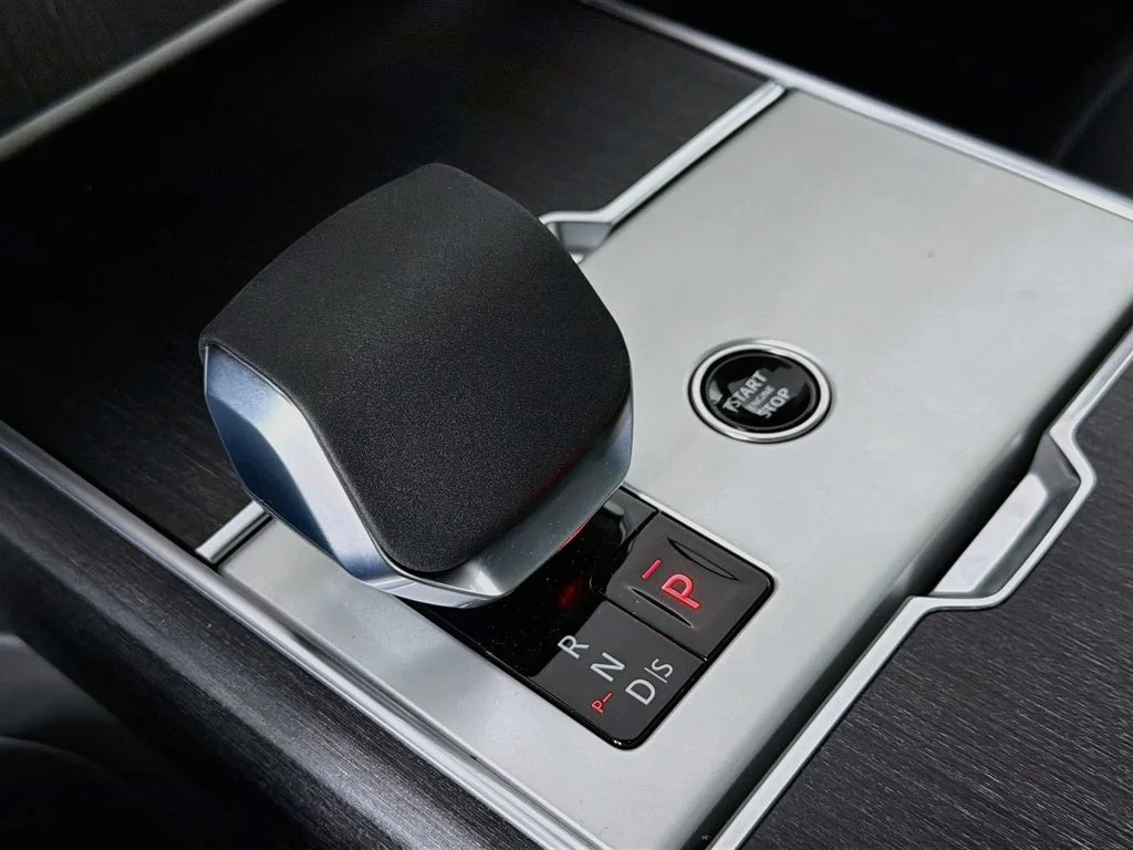 New 2026 Varesine Blue Land Rover SE image 17