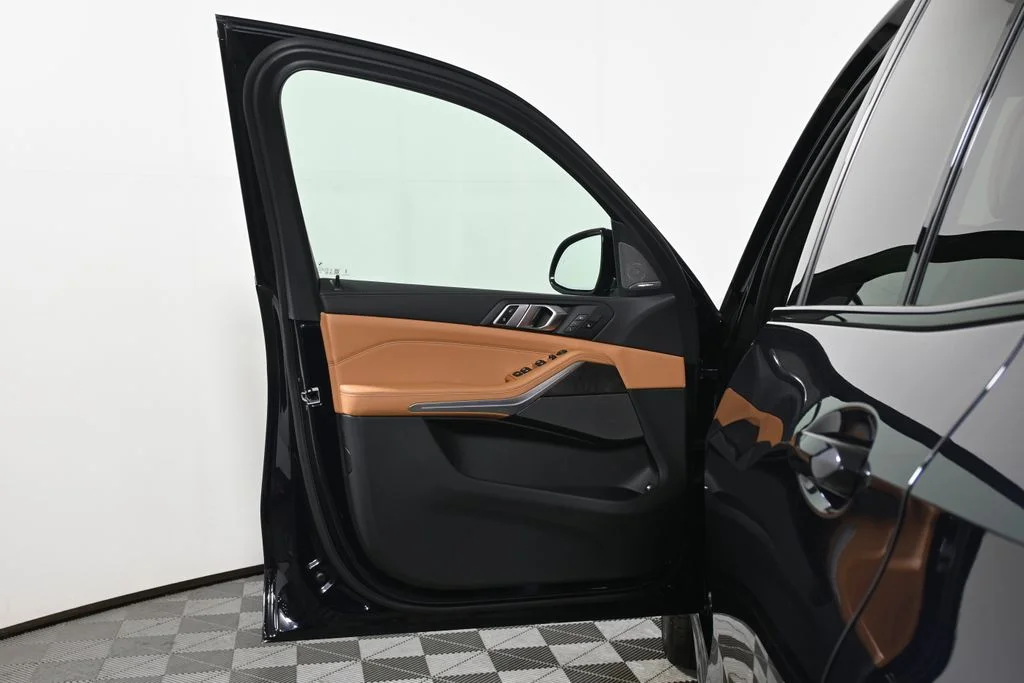 Used 2026 Black BMW xDrive50e image 28