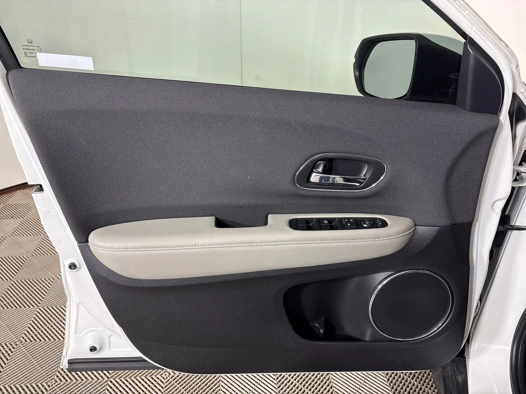 Certified Used 2022 White Honda EX image 14