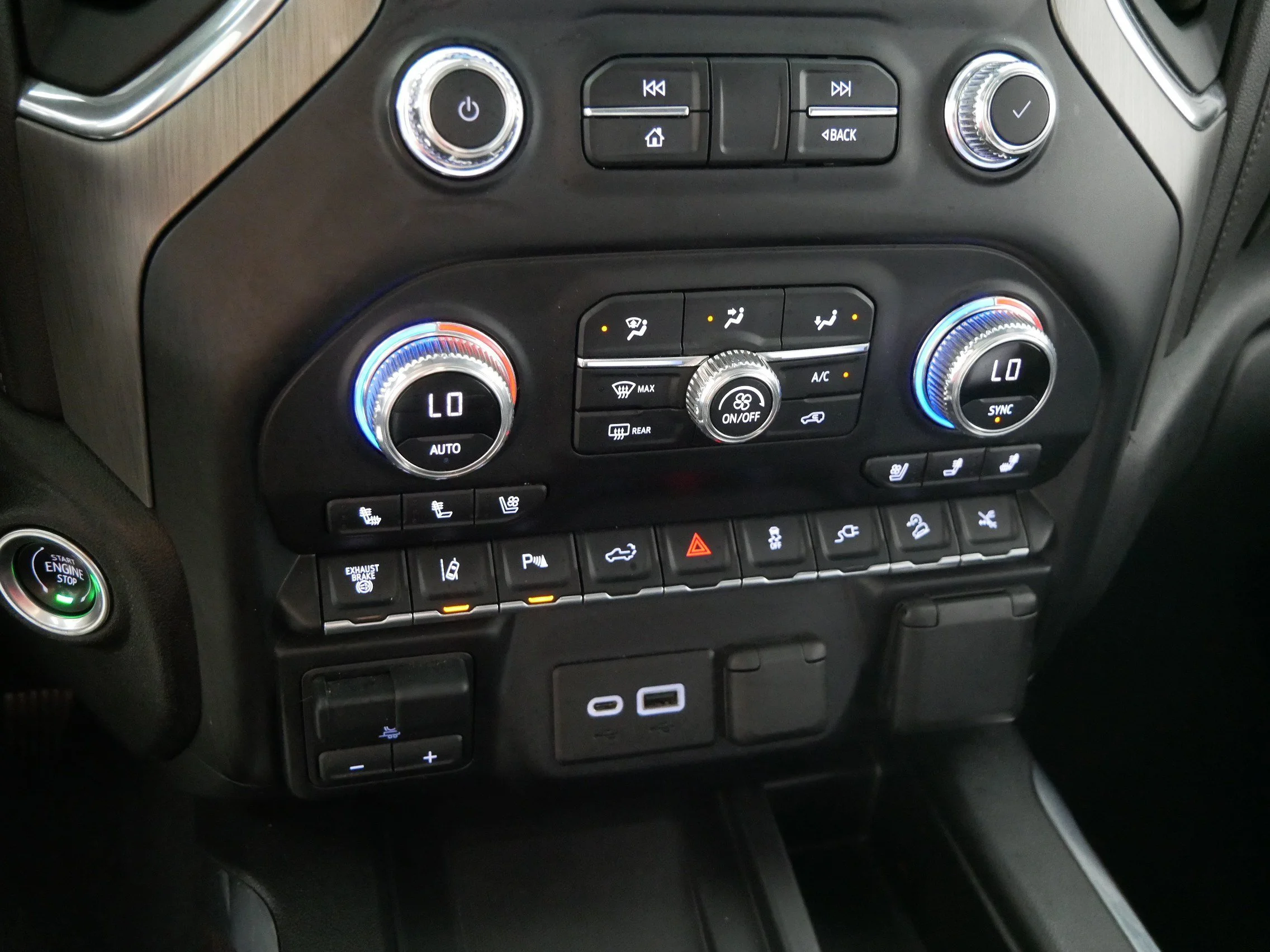 Used 2022 Onyx Black GMC Denali image 23