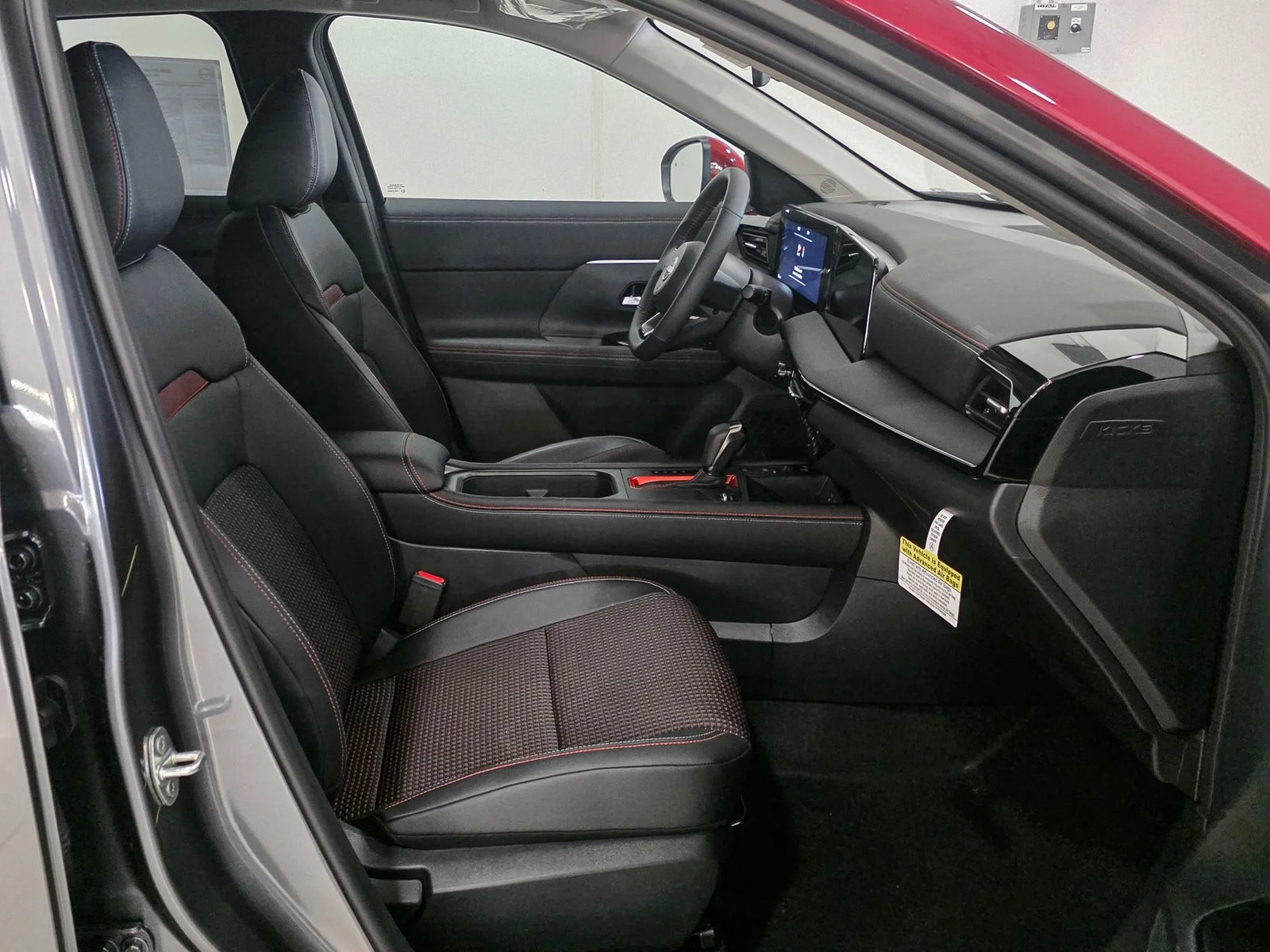 New 2026 Gun Metallic / Scarlet Ember Tintcoat Two-tone Nissan SR image 19