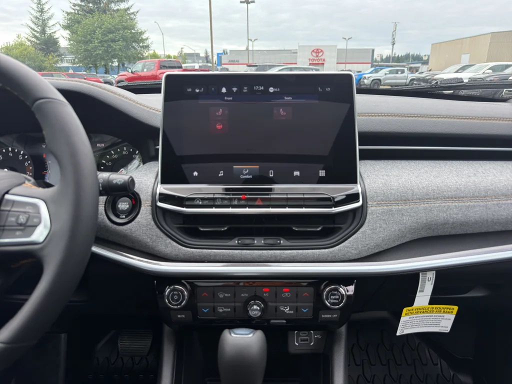 2026 Jeep Compass 85th Anniversary - Photo 17
