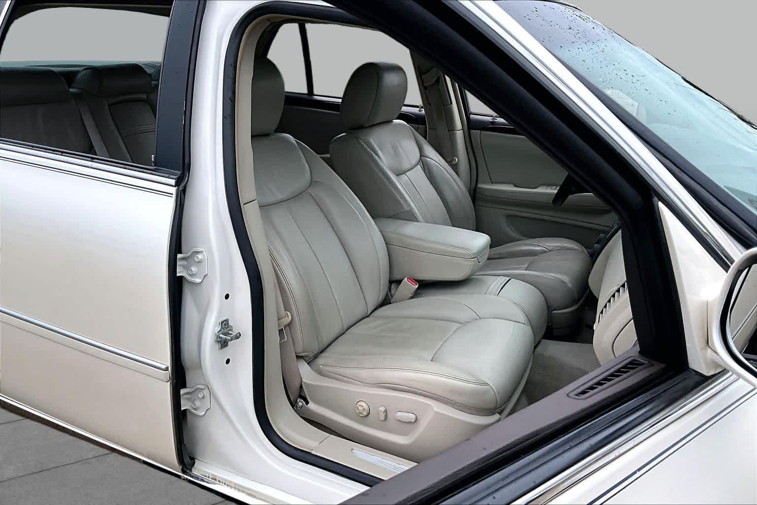 Used 2010 White Diamond Tricoat Cadillac w/1SC image 8