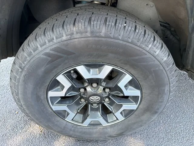 Used 2016 White Toyota SR5 image 11