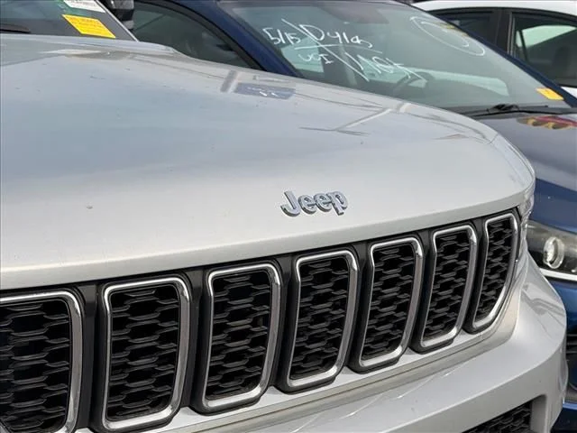 Used 2022 Silver Jeep Laredo image 20