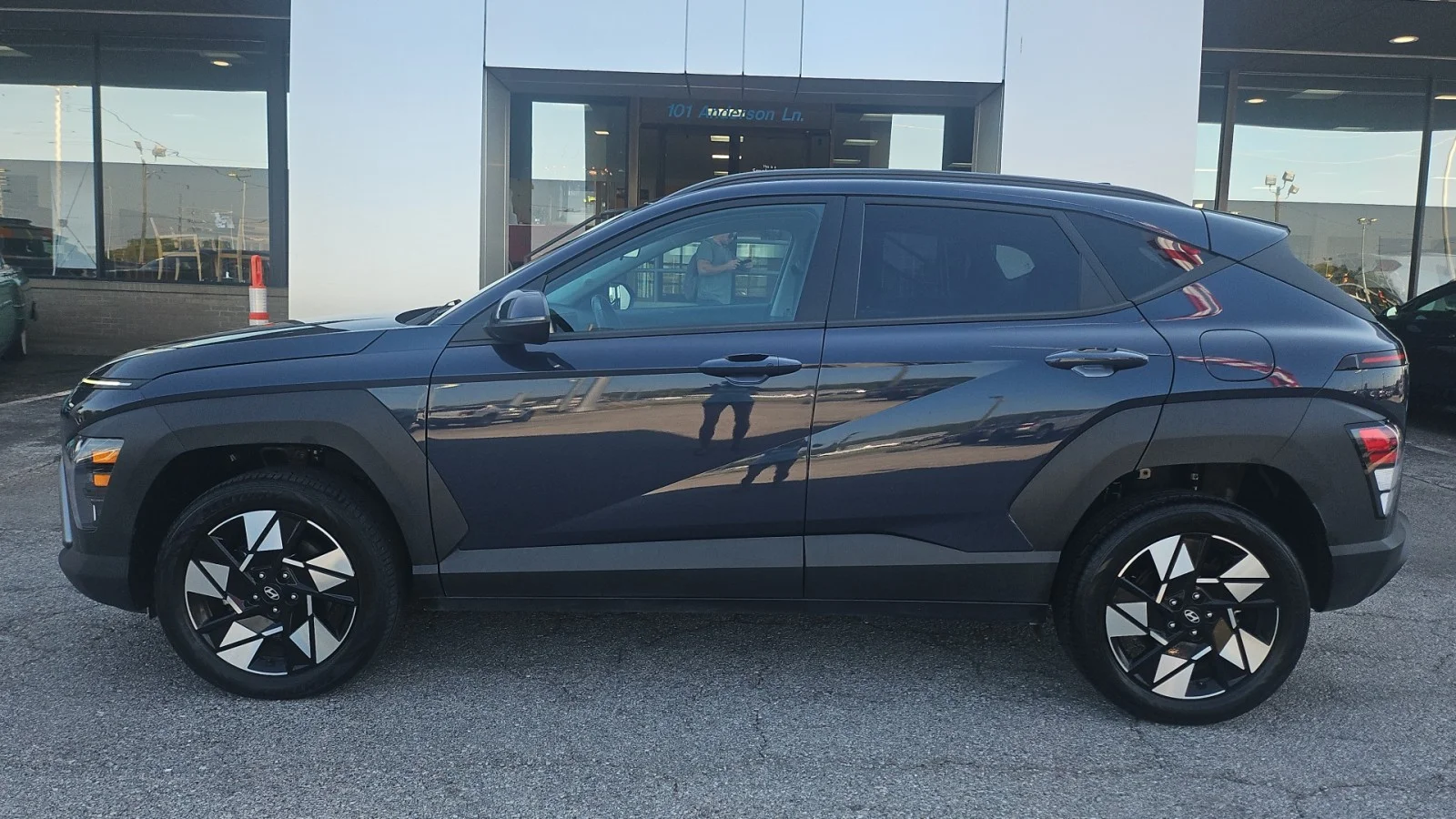 Used 2025 Blue Hyundai SEL AWD image 2