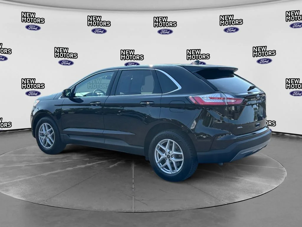 Used 2024 Black Metallic Ford SEL image 3