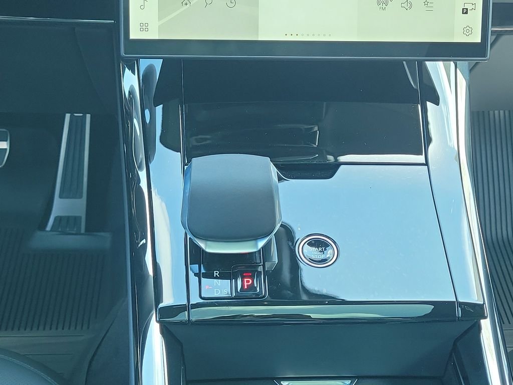 New 2026 Fuji White Land Rover Dynamic SE image 20