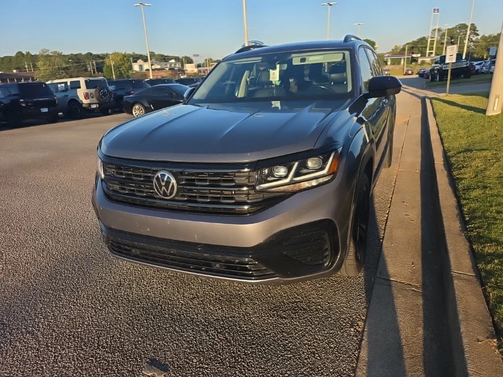 Used 2022 Gray Volkswagen 3.6L V6 SEL R-Line image 2